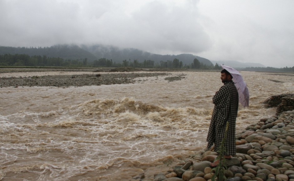 Floods hit parts of Kashmir after continuous rainfall; roads damaged, buildings partially submerged Floods hit parts of Kashmir after continuous rainfall; roads damaged, buildings partially submerged