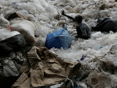 Plastic ban in Maharashtra: BMC nets Rs 10.5 lakh in fine in four days; Mumbai, Nashik traders threaten to go on strike Plastic ban in Maharashtra: BMC nets Rs 10.5 lakh in fine in four days; Mumbai, Nashik traders threaten to go on strike