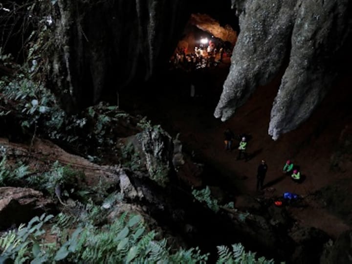 Heavy rain, flooding hinders operation to rescue Thailand football team trapped in cave since Saturday