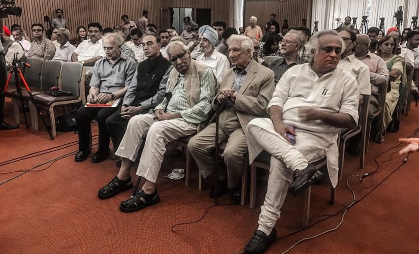 Former Union Ministers Jairam Ramesh and Arun Shourie at the launch that was boycotted by majority of senior leaders of the Congress. Image by: Pallavi Rebbapragada