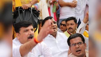 AAP leaders take to Delhi streets to protest 'IAS officers' strike', say they will stop only after full statehood is granted