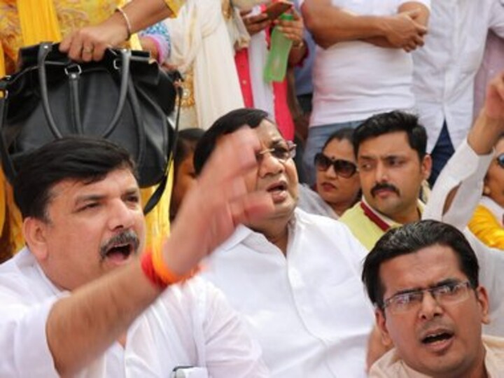 AAP leaders take to Delhi streets to protest 'IAS officers' strike', say they will stop only after full statehood is granted