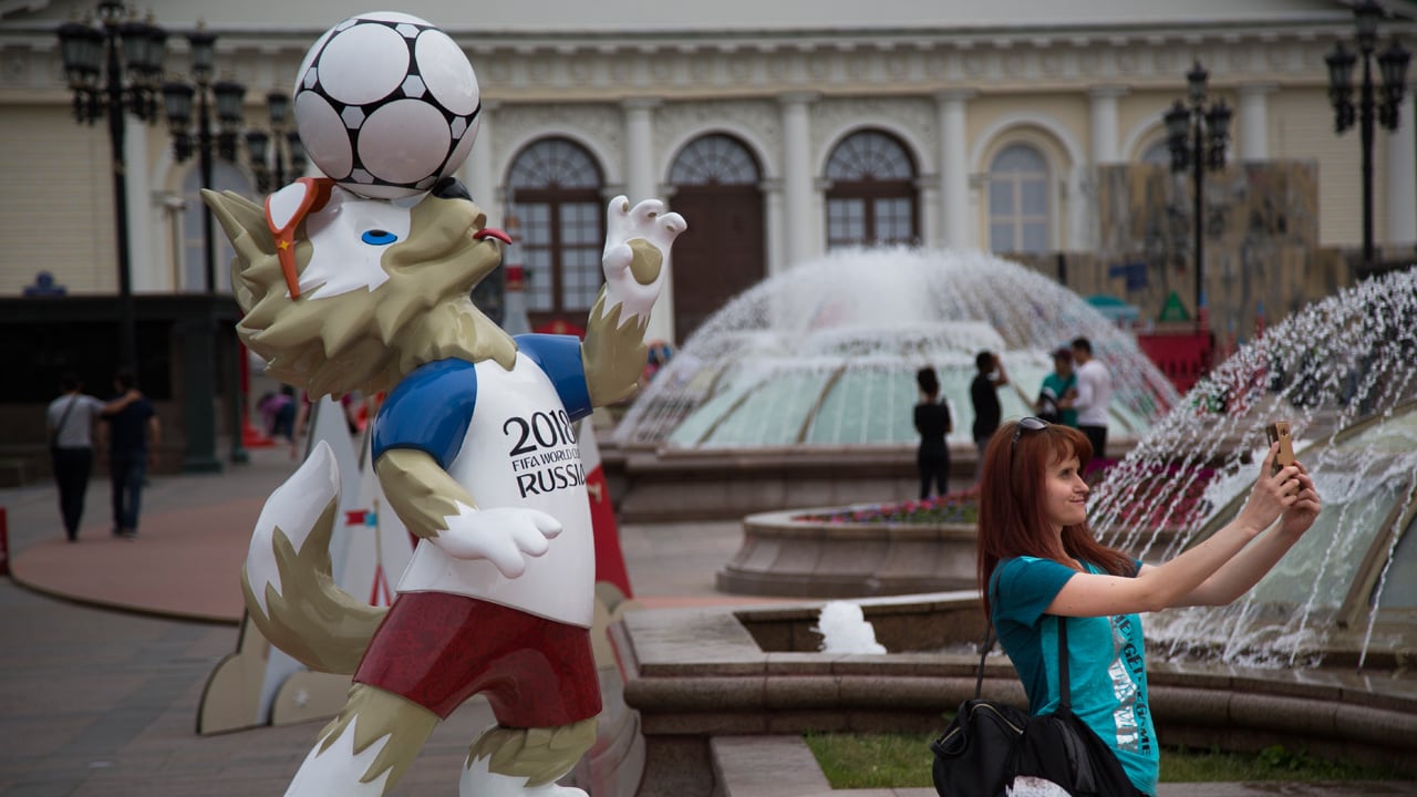 FIFA 2018 CH066 MINI BALL ZABIVAKA World Cup 12 cm Football Mascot Russia 