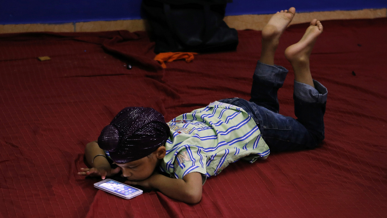 70 percent of teenagers tried to reduce their time spent on smartphones: Survey 70 percent of teenagers tried to reduce their time spent on smartphones: Survey