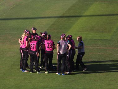 Suzie Bates, Sophie Devine help New Zealand cruise to Women's tri-series final against England Suzie Bates, Sophie Devine help New Zealand cruise to Women's tri-series final against England