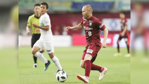 Andres Iniesta makes J-League debut for Vissel Kobe off the bench, unable to prevent loss against Shonan Bellmare