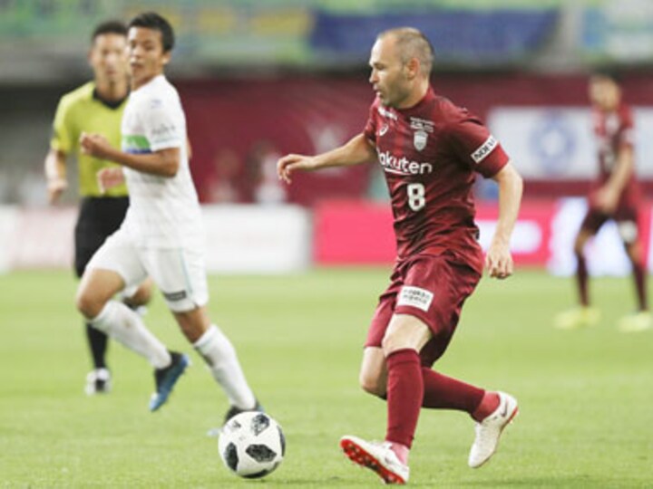 Andres Iniesta makes J-League debut for Vissel Kobe off the bench, unable to prevent loss against Shonan Bellmare