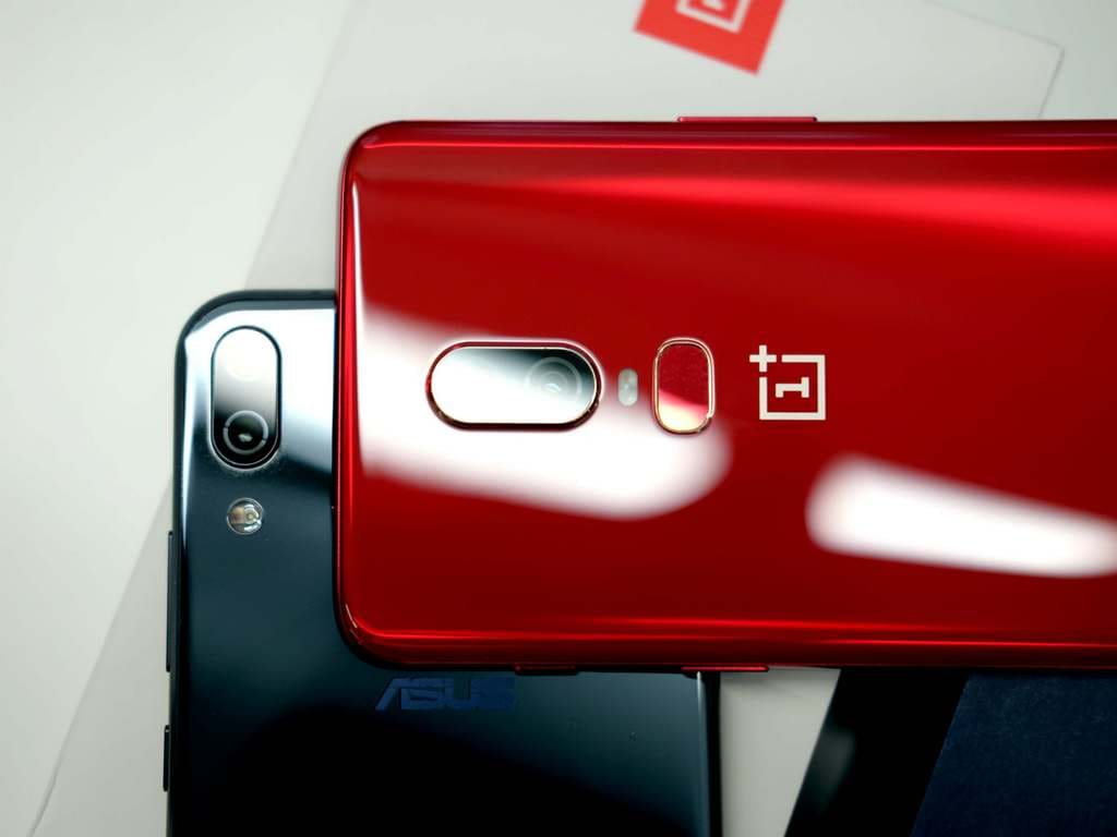 Red OnePlus 6 placed alongside the Asus Zenfone 5Z. Image: tech2/Sheldon Pinto