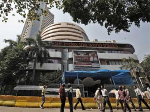 Market Roundup: Sensex, Nifty lose over 1% on last trading day of FY20-21; today's top gainers, losers