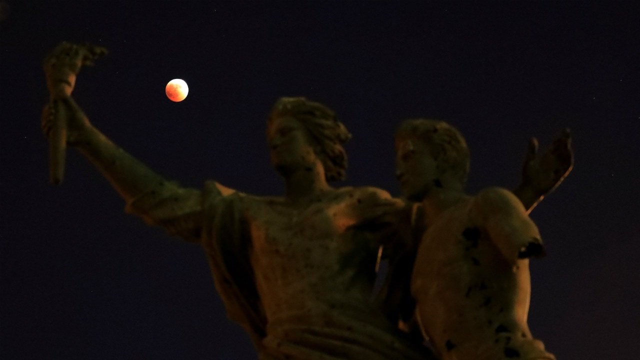 The shadow of its red colour, fell on the Martyrs statue in Beirut, to add to their beauty. Oh! We wish this could happen every day. Location: Lebanon, Image: Reuters The shadow of its red colour, fell on the Martyrs statue in Beirut, to add to their beauty. Oh! We wish this could happen every day. Location: Lebanon, Image: Reuters