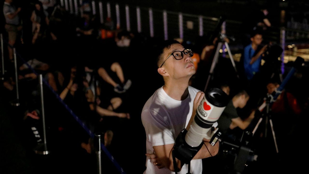 You didn't need any special gear to see the blood moon. The naked eye was enough for all them astronomy enthusiasts who waited to see the lunar eclipse of a blood moon at Marina South Pier. Location: Singapore, Image: Reuters You didn't need any special gear to see the blood moon. The naked eye was enough for all them astronomy enthusiasts who waited to see the lunar eclipse of a blood moon at Marina South Pier. Location: Singapore, Image: Reuters