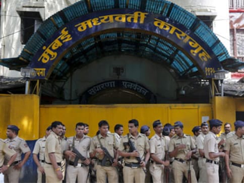Mumbai: 78 women prisoners of Byculla jail admitted to JJ Hospital after complaining of nausea, vomitting Mumbai: 78 women prisoners of Byculla jail admitted to JJ Hospital after complaining of nausea, vomitting