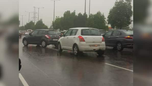 Overcast conditions in New Delhi; thundershowers and hail predicted as minimum temperature settles at 15 degrees Celsius