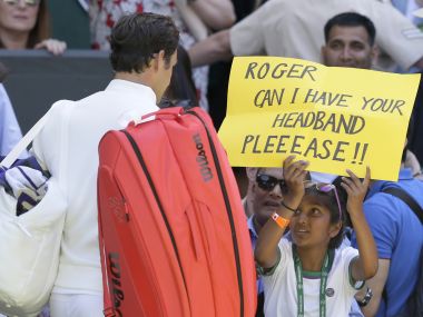 Wimbledon 2018: Roger Federer makes a young fan's day by gifting headband after victory over Dusan Lajovic Wimbledon 2018: Roger Federer makes a young fan's day by gifting headband after victory over Dusan Lajovic
