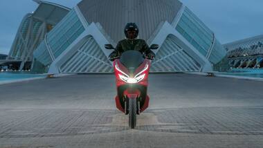 Honda to launch first Hybrid scooter PCX 125 in Japan on 14 September this year