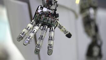 Robot learns life-like moves from simulation without being programmed to