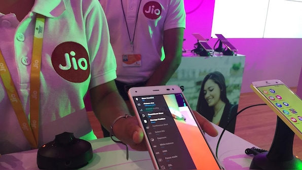 Reliance Jio tops TRAI's March report with average 4G download speeds of 22.2 Mbps