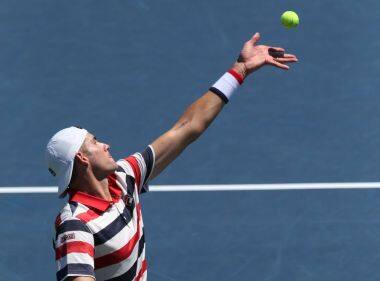 New York Open: John Isner defeats Bernard Tomic in straight sets to advance to quarter-final