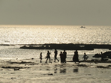 One dead and three feared to have drowned at Juhu Chowpatty; one rescued as navy and coast guard join search One dead and three feared to have drowned at Juhu Chowpatty; one rescued as navy and coast guard join search
