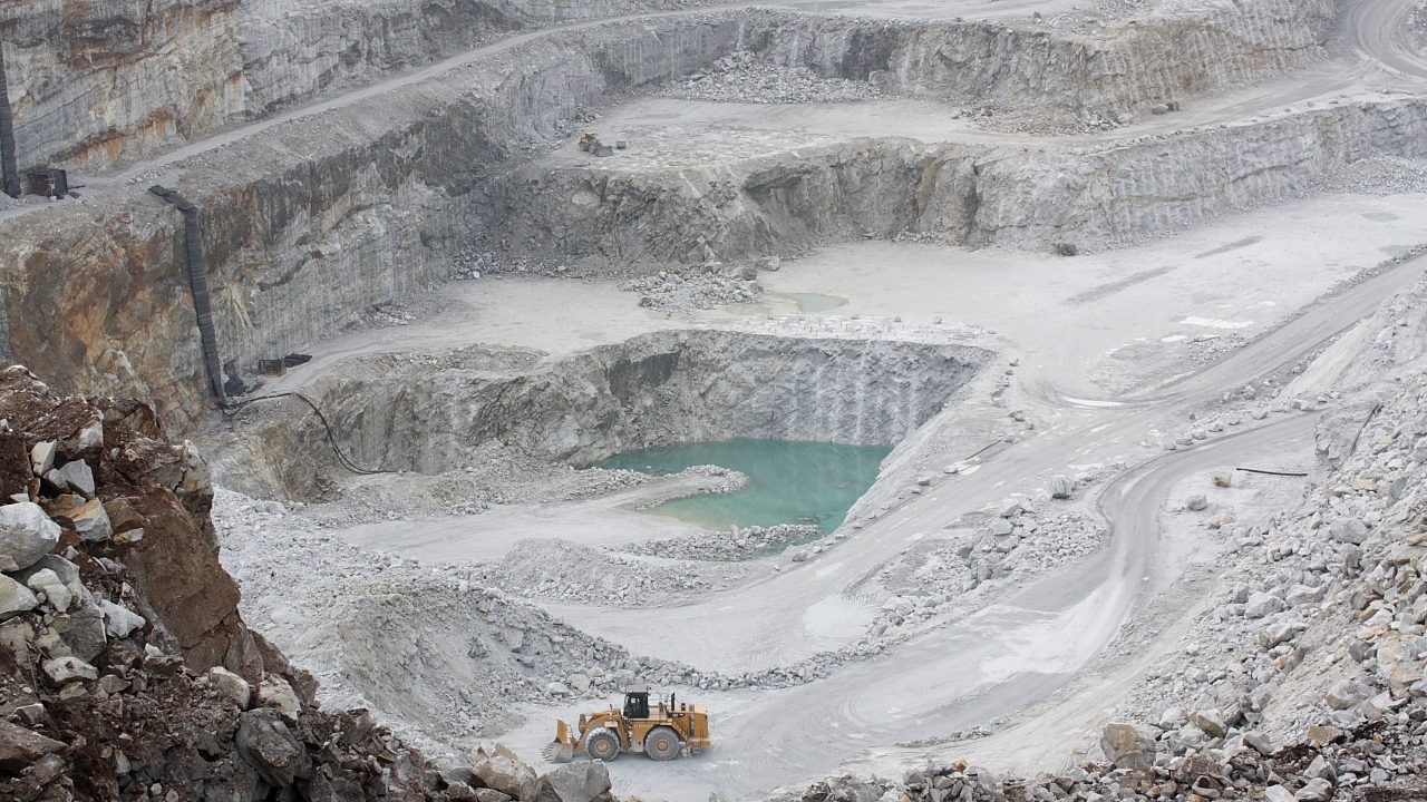 Kentucky limestone will be used for a new 21-acre oyster reef off Texas Kentucky limestone will be used for a new 21-acre oyster reef off Texas
