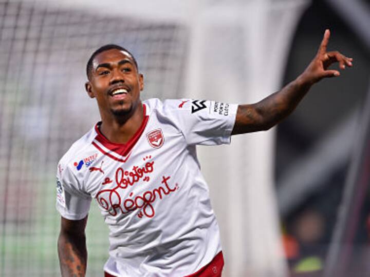 La Liga champions Barcelona beat AS Roma for Bordeaux winger Malcom's signature; sign Brazilian on five-year deal