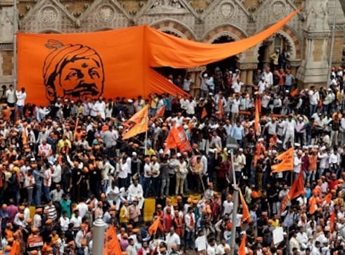 Maratha quota agitation: BEST services suspended in Mumbai suburbs as protesters hurl stones at buses, block roads Maratha quota agitation: BEST services suspended in Mumbai suburbs as protesters hurl stones at buses, block roads