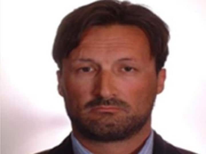 Mark Acklom, one of Britain's 'most wanted fugitives', arrested for pretending to be MI6 spy and swindling woman