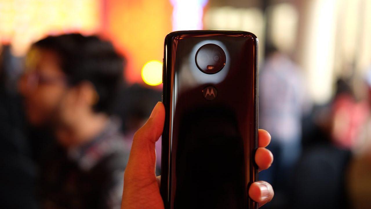 The back sports a dual-camera setup. Image: tech2/ Anirudh Regidi