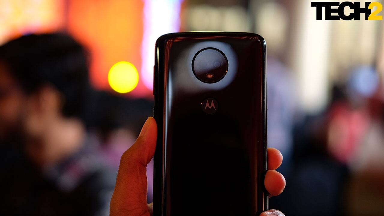 The polymer back feels very nice in hand. Image: tech2/Anirudh Regidi