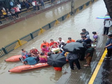 Mumbai rains: A tale of stranded citizens, crippled infrastructure, and help from unexpected quarters Mumbai rains: A tale of stranded citizens, crippled infrastructure, and help from unexpected quarters