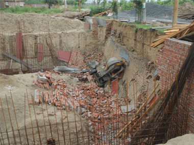 Another building collapse in Noida kills one, injures three labourers; FIR filed after four-yr-old dies Another building collapse in Noida kills one, injures three labourers; FIR filed after four-yr-old dies