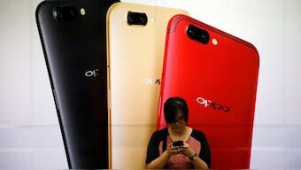 Oppo R17 hands-on images show a gradient design with an Oppo F9-like notch