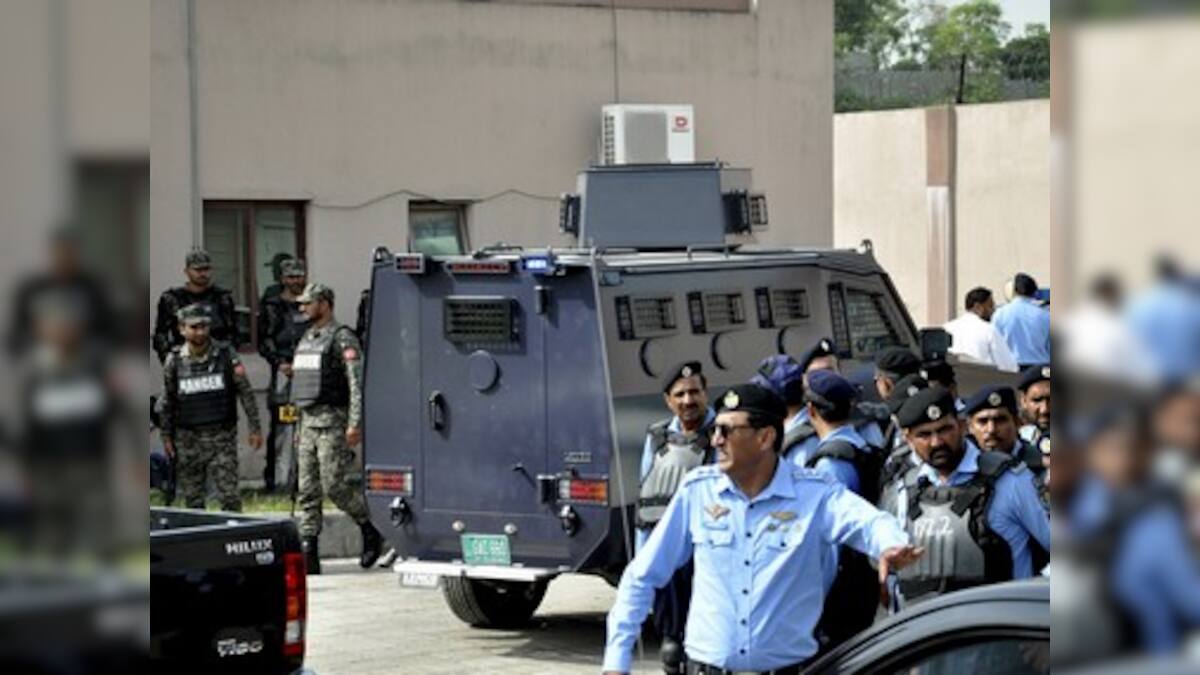 Day before Nawaz Sharif's return to Pakistan, police arrests former PM ...