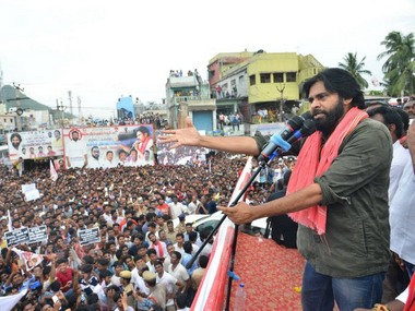 Pawan Kalyan's political foray into north Andhra Pradesh draws large crowds; establishment should be concerned Pawan Kalyan's political foray into north Andhra Pradesh draws large crowds; establishment should be concerned