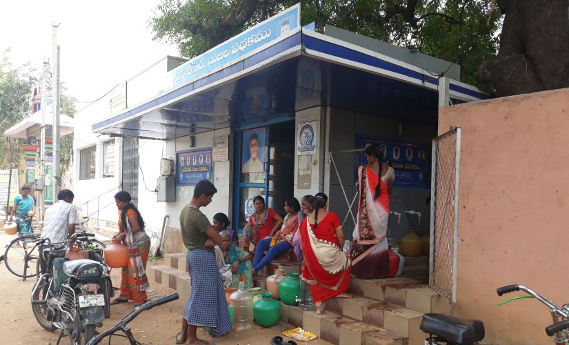 People waiting at RO water plant in Hinudpur. Image courtesy: 101Reporters/Y Maheshwara Reddy