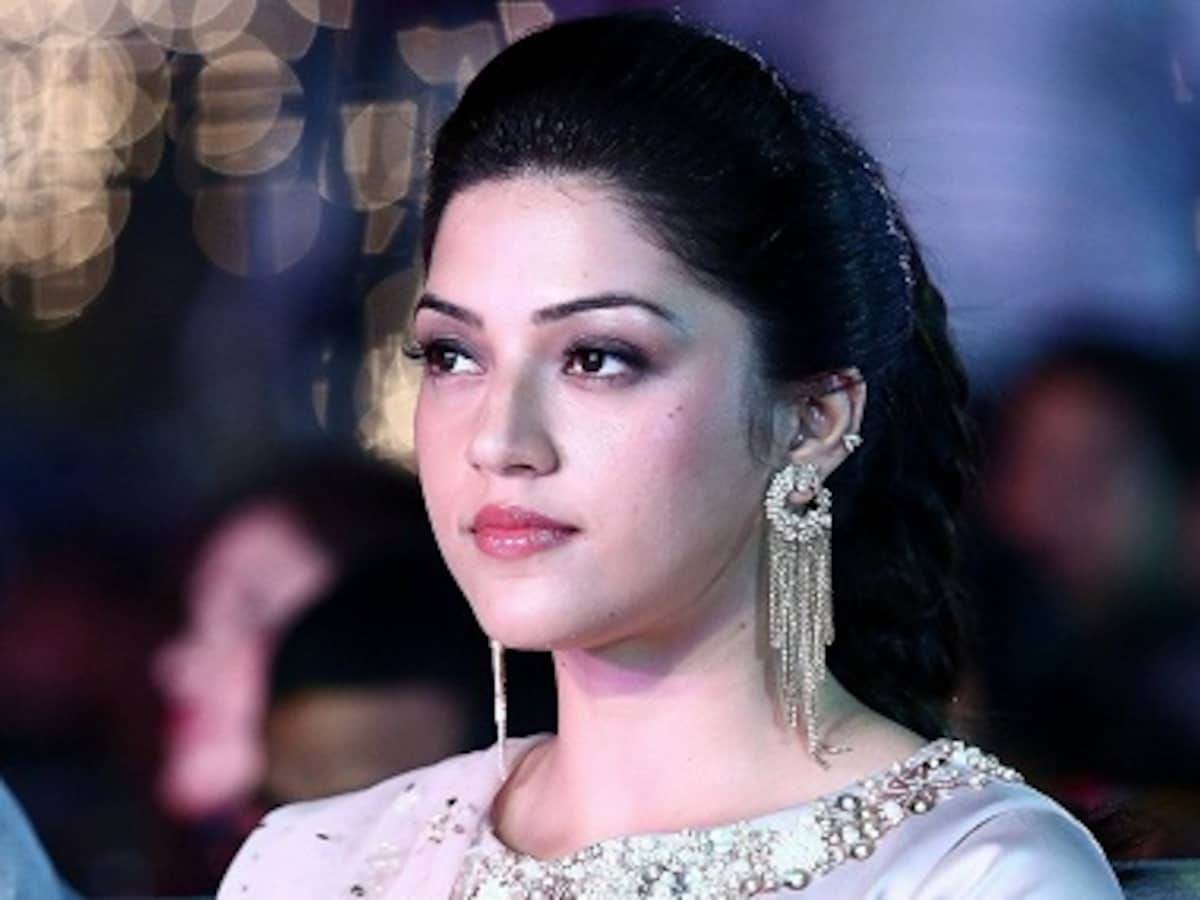 Mehreensex - Mehreen Pirzada detained at US airport in wake of Tollywood prostitution  racket; actress issues statement-Entertainment News , Firstpost