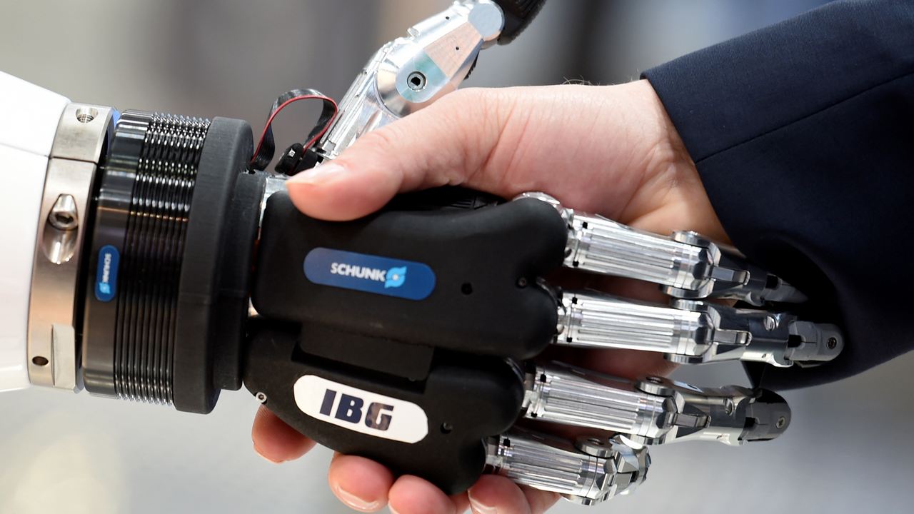 Shape-changing robot that climbs rough terrain can help people trapped in debris Shape-changing robot that climbs rough terrain can help people trapped in debris