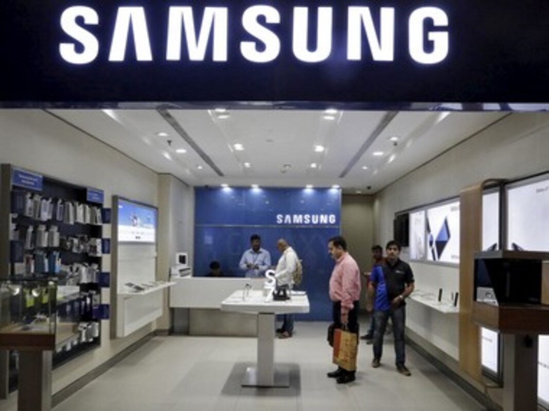 Samsung Doubles Down In India Opens Its Biggest Store World Wide In Bengaluru Amid Fierce Competition From Chinese Brands Business News Firstpost