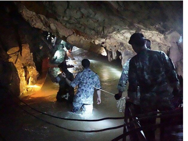Thailand cave rescue: Ex-Navy SEAL diver dying due to lack of oxygen highlights perils of bringing kids back from waterlogged cave Thailand cave rescue: Ex-Navy SEAL diver dying due to lack of oxygen highlights perils of bringing kids back from waterlogged cave