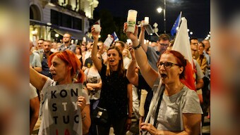 Thousands march towards Warsaw presidential palace to protest reforms to Polish judiciary