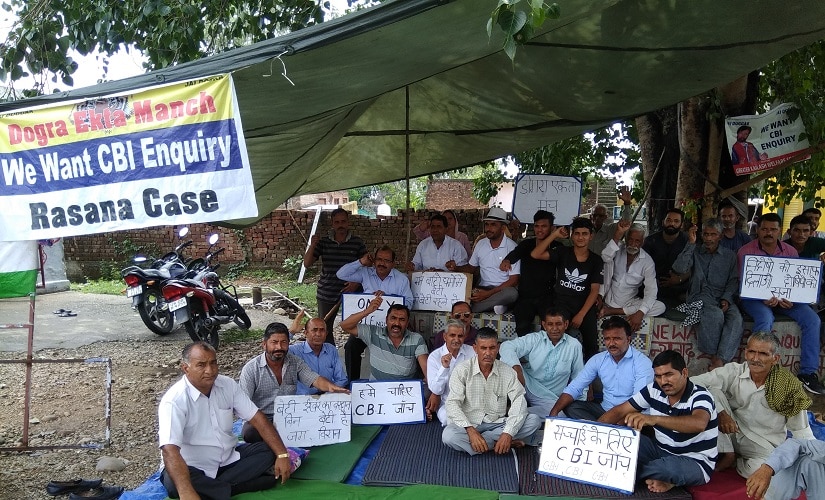 Villagers demanding CBI inquiry in Rasana case at Jammu-Pathankot national highway. Image courtesy Arjun Sharma