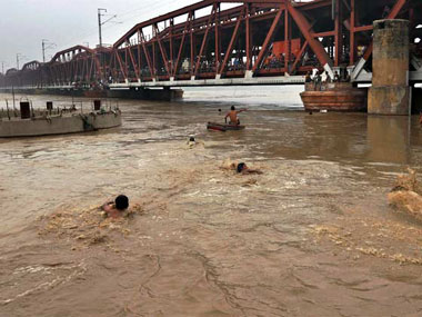 Delhi government sounds alert after water level in Yamuna crosses danger mark, expected to rise further Delhi government sounds alert after water level in Yamuna crosses danger mark, expected to rise further