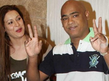 Vinod Kambli, wife Andrea file police complaint against Bollywood singer Ankit Tiwari's father after violent argument Vinod Kambli, wife Andrea file police complaint against Bollywood singer Ankit Tiwari's father after violent argument