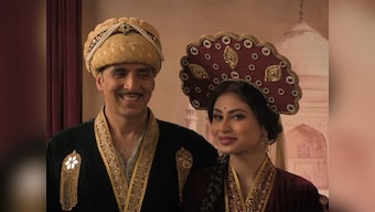 Watch: Gold song 'Naino Ne Baandhi' revolves around Akshay Kumar, Mouni Roy's on-screen romance