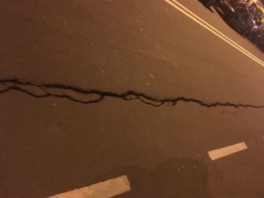 Cracks appear in Mumbai's Grant Road station bridge: Police diverts traffic towards Kennedy Bridge, says police Cracks appear in Mumbai's Grant Road station bridge: Police diverts traffic towards Kennedy Bridge, says police