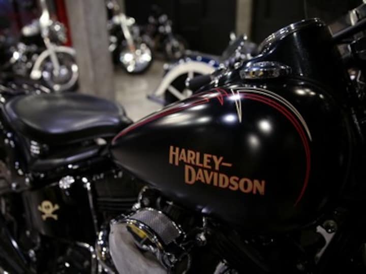 Harley-Davidson to lock horns with Royal Enfield; plans entry into sub-500cc segment with 16 models priced upwards of Rs 5.25 lakh