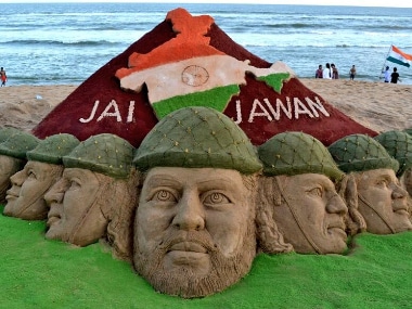 Sand artist Sudarsan Pattnaik paid his tributes to the Kargil War martyrs in Odisha. Image courtesy: Twitter/@sudarsansand
