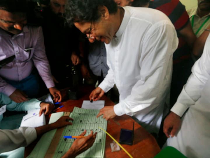Imran Khan will surely up the ante on Kashmir issue, but post-election 'fractious' Pakistan will keep him busy