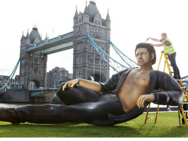 Jeff Goldblum's 25-foot statue erected in London to commemorate 25 years of Jurassic Park Jeff Goldblum's 25-foot statue erected in London to commemorate 25 years of Jurassic Park