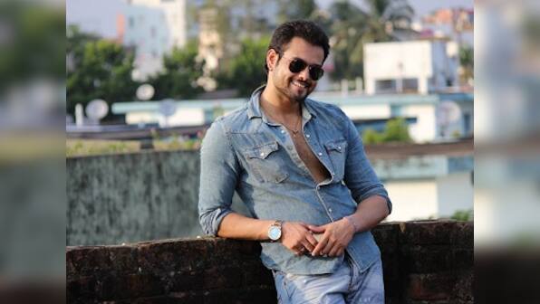 Bengali television actor Joy Mukherjee arrested for threatening Mone Pore Ajo Sei Din co-star Sayantika Banerjee